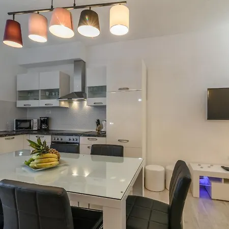 By The Sea Arbanija, Ciovo - 16762 Apartment Trogir